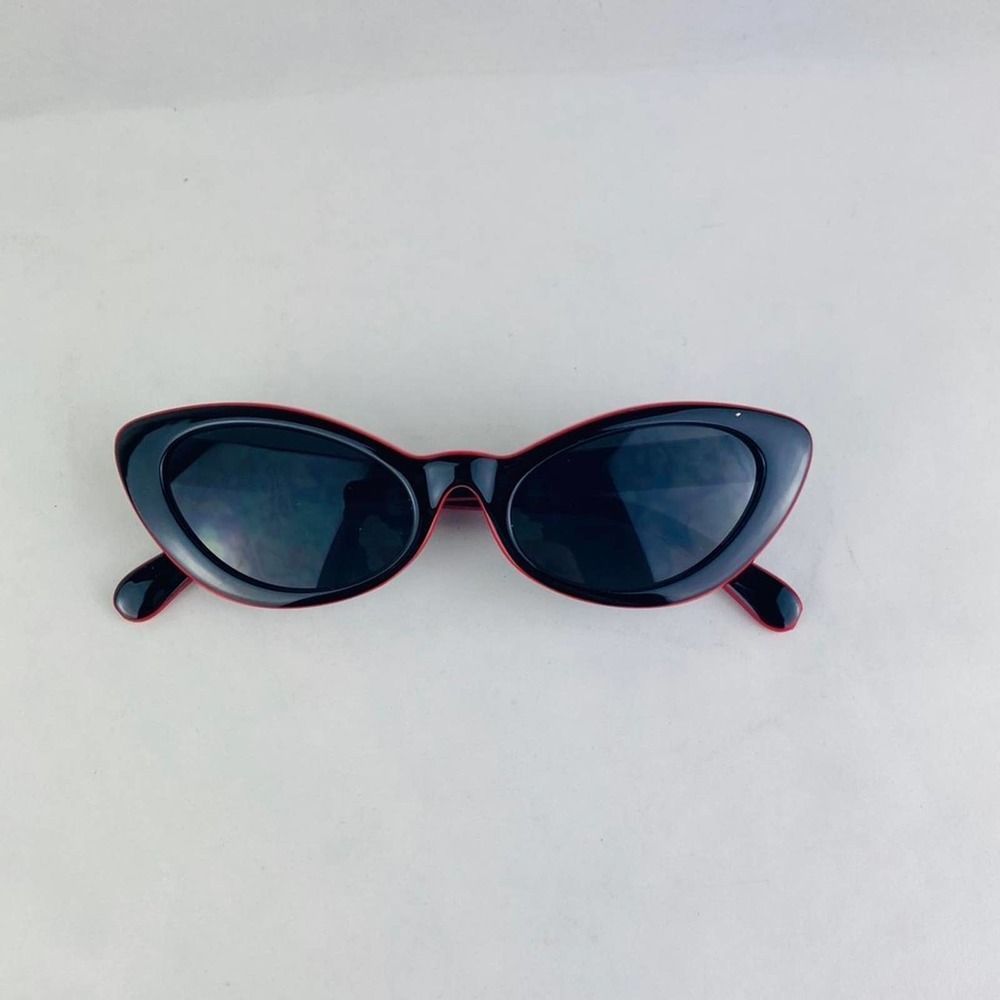 Funky cat eye sunglasses with